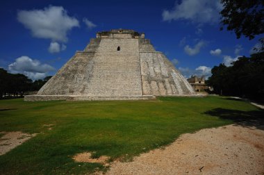 Uxmal piramit