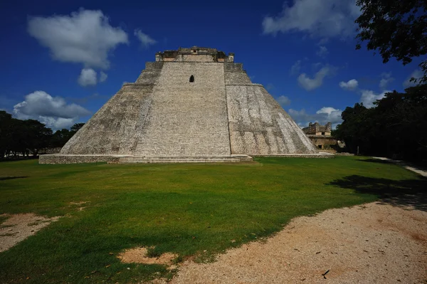 Uxmal piramit