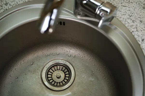 Silberner Wasserhahn — Stockfoto