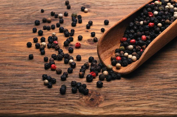 Peppercorn na mesa — Fotografia de Stock