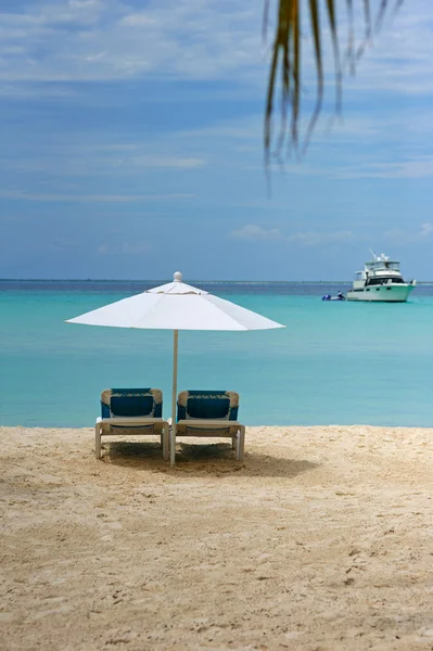 Sunbed in the beach — Stock Photo, Image