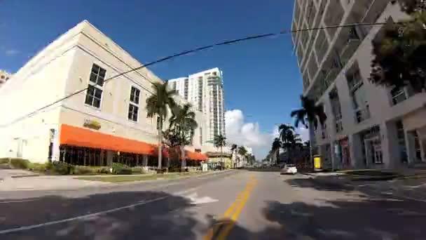 도시에서 운전하는 모습 — 비디오