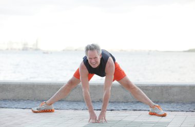 uzanan bir adam stok görüntü