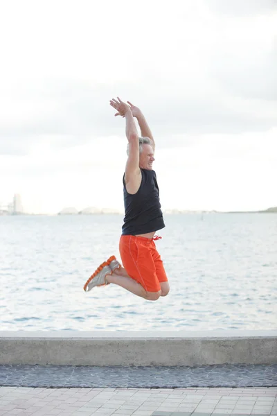 男をジャンプ — ストック写真