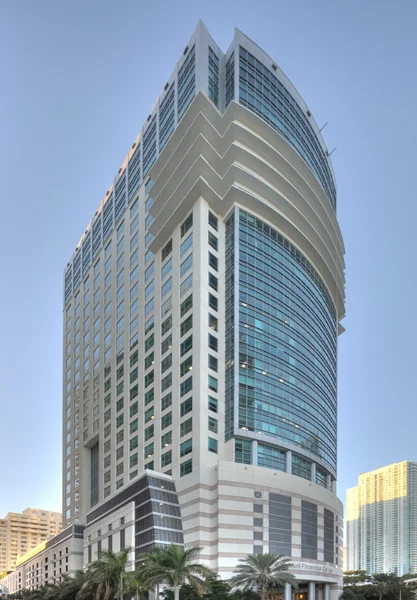 Modern gebouw in miami — Stockfoto