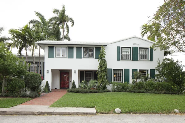 Moderne enkele familie thuis — Stockfoto