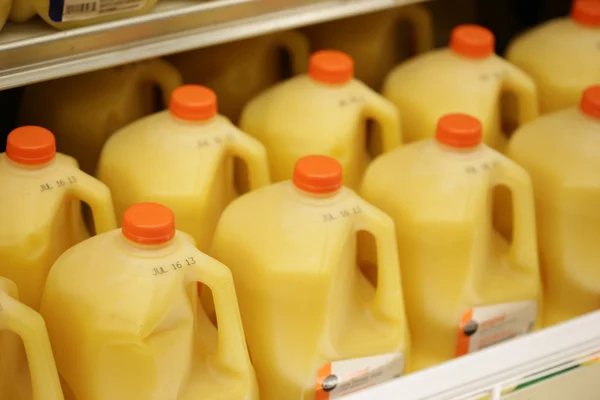 Stock beeld van liter jus d'orange — Stockfoto