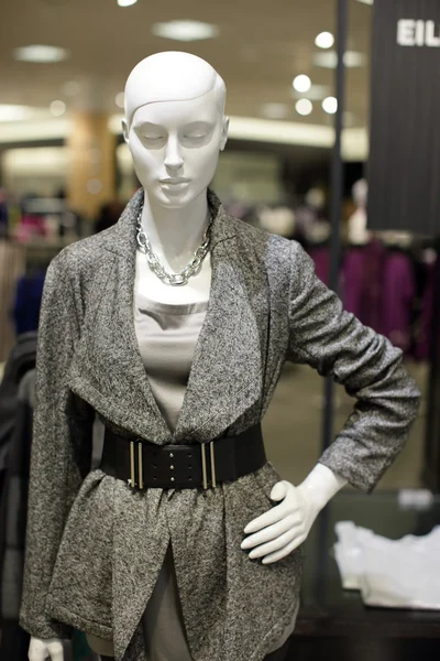 Moderne mannequins in het winkelcentrum — Stockfoto