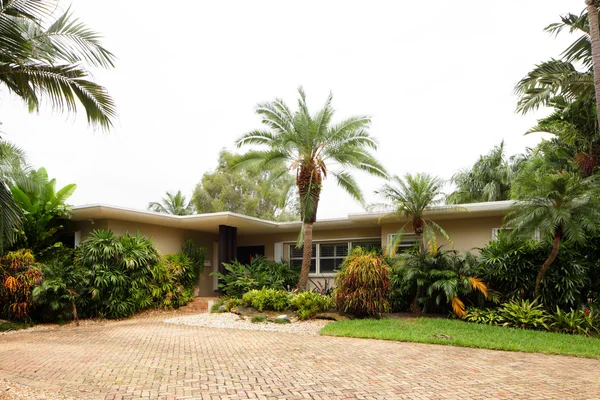 Stock image of a single family home — Stock Photo, Image