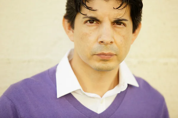 Headshot of a handsome Hispanic man — Stock Photo, Image