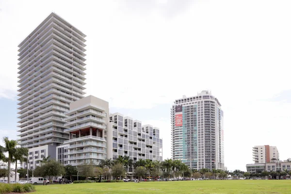Highrise and midrise condos at Midtown Miami — Stock Photo, Image