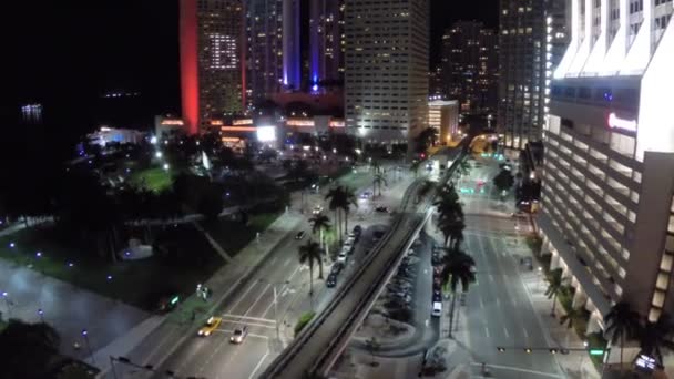 Images aériennes nocturnes du centre ville de Miami — Video