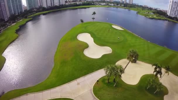 Luftaufnahmen vom Golfplatz — Stockvideo