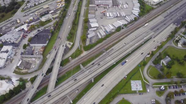 Luftaufnahmen eines Autobahnkreuzes — Stockvideo