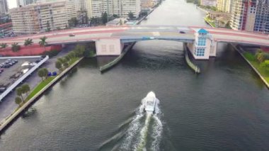 Köprünün altında kürek