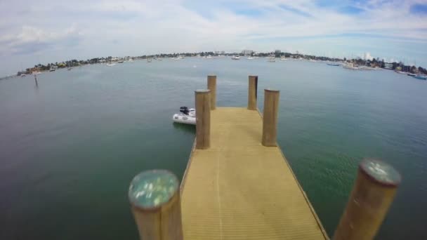 Luchtfoto beelden van de baai — Stockvideo