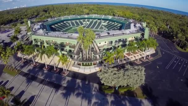 Luchtfoto beelden van een tennisstadion — Stockvideo