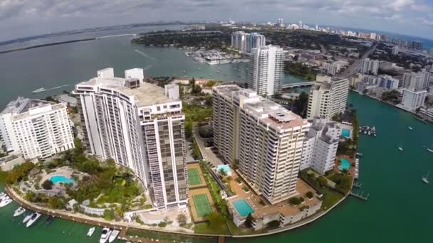 Insel mit Gebäuden in Miami — Stockvideo