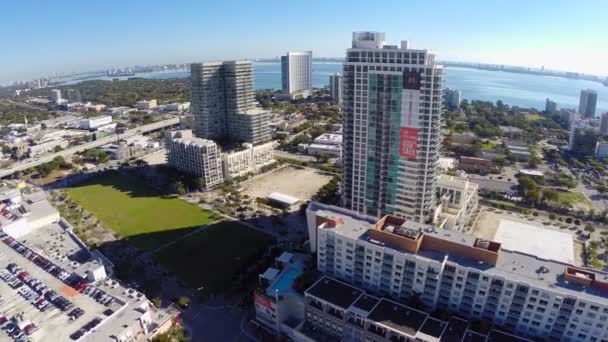 Condomínios Midrise em Midtown Miami — Vídeo de Stock