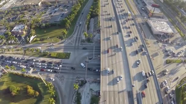 Carros na I-95 durante a hora de ponta interestadual 95 — Vídeo de Stock