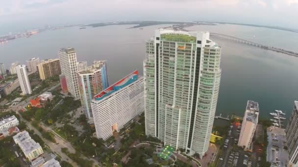 Aerial footage of highrise condominiums — Stock Video