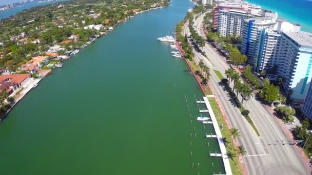 Flygande över miami beach — Stockvideo