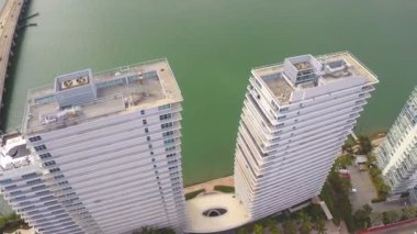 waterfront binaların hava köprü