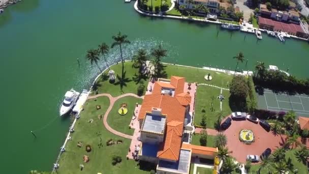 Luxury Estate homes at Pinetree Drive Miami Beach - Aerial video — Stock Video