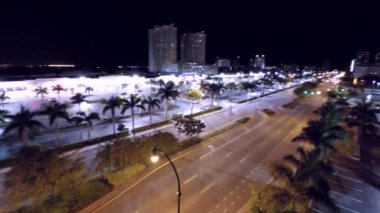 gece şehir ışıkları üzerinde hava