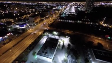 gece şehir ışıkları üzerinde hava