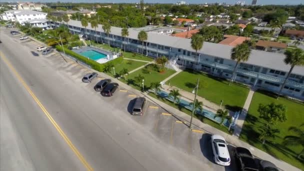 Luchtfoto videobeelden van residentiële woningen — Stockvideo