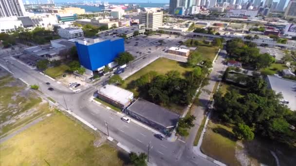 Luchtfoto video van een stedelijke stad blok — Stockvideo