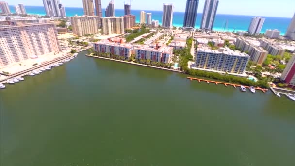 Luchtfoto beeldmateriaal van sunny isles beach — Stockvideo