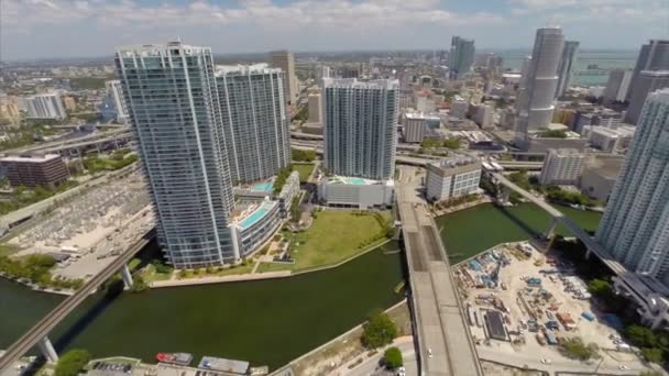 Высотные апартаменты в центре Майами — стоковое видео