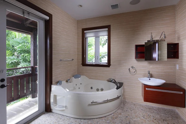 Lager bild av ett modernt badrum — Stockfoto