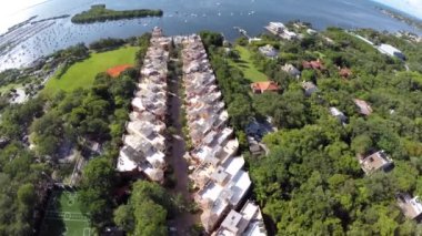waterfront yakınındaki townhomes