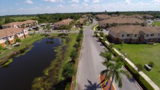 Aerial quadcopter video neighborhood — Stock Video