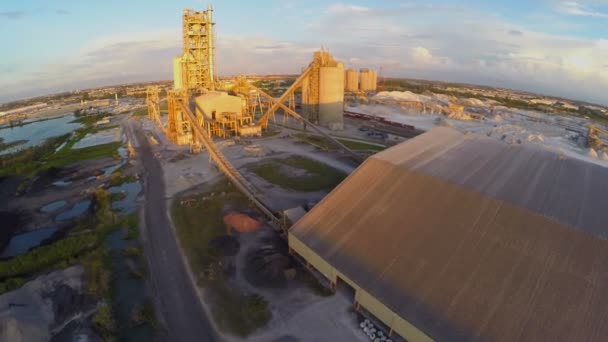 Luchtfoto industriële steengroeve — Stockvideo