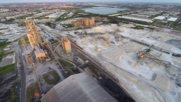 Luchtfoto video steengroeve industriële graven site — Stockvideo