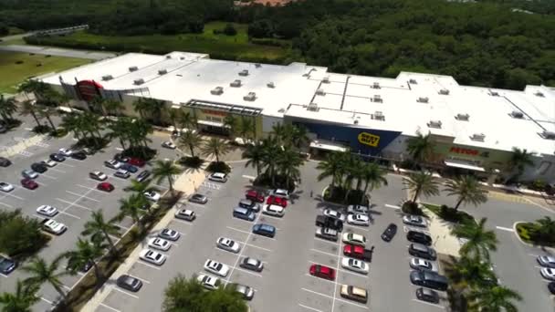 Luchtfoto video van een winkelcentrum — Stockvideo