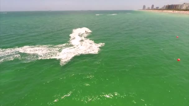 Vídeo aéreo de jet skis em Miami — Vídeo de Stock