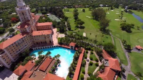 Aerial vide of the Biltmore Hotel in Miami — Stock Video