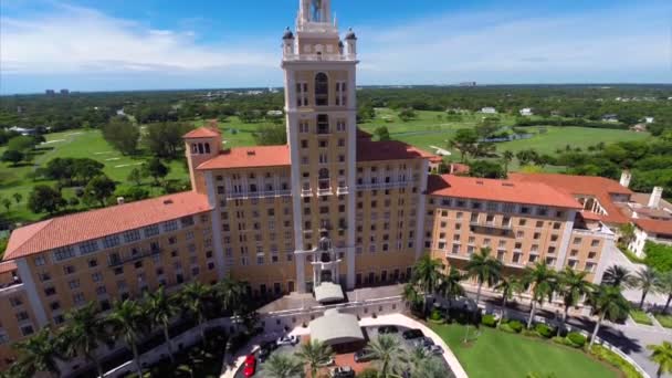 Antenn vide på biltmore hotel i miami — Stockvideo