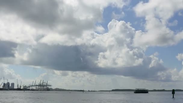 Zeitraffer-Video-Wolken über dem Hafen von Miami — Stockvideo