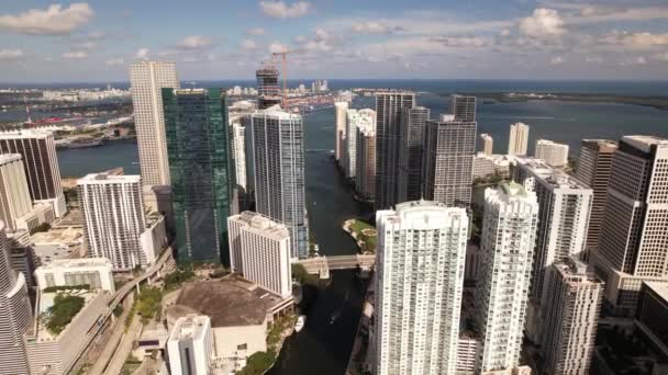 Antenn Drönare Video Miami River — Stockvideo