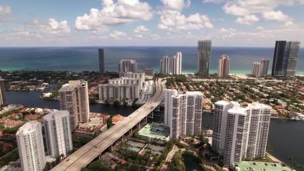 Drone Aéreo Aproximam Direção Oceano Vídeo Aventura Florida Sunny Isles — Vídeo de Stock