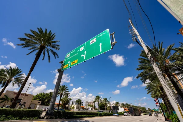 Sunisles Beach Usa September 2021 Road Sign Sunny Isles Beach — 스톡 사진