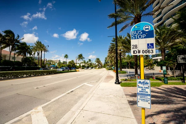 Sunny Isles Beach Usa Września 2021 Zdjęcie Znaku Przystanku Autobusowego — Zdjęcie stockowe