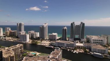 Hollywood Beach FL 'in hava videosu. 5k drone klibi Oceanfront Emlak