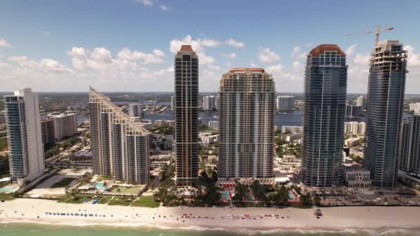 Aerial Side View Highrise Condos Sunny Isles Miami Beach Imágenes — Vídeo de stock